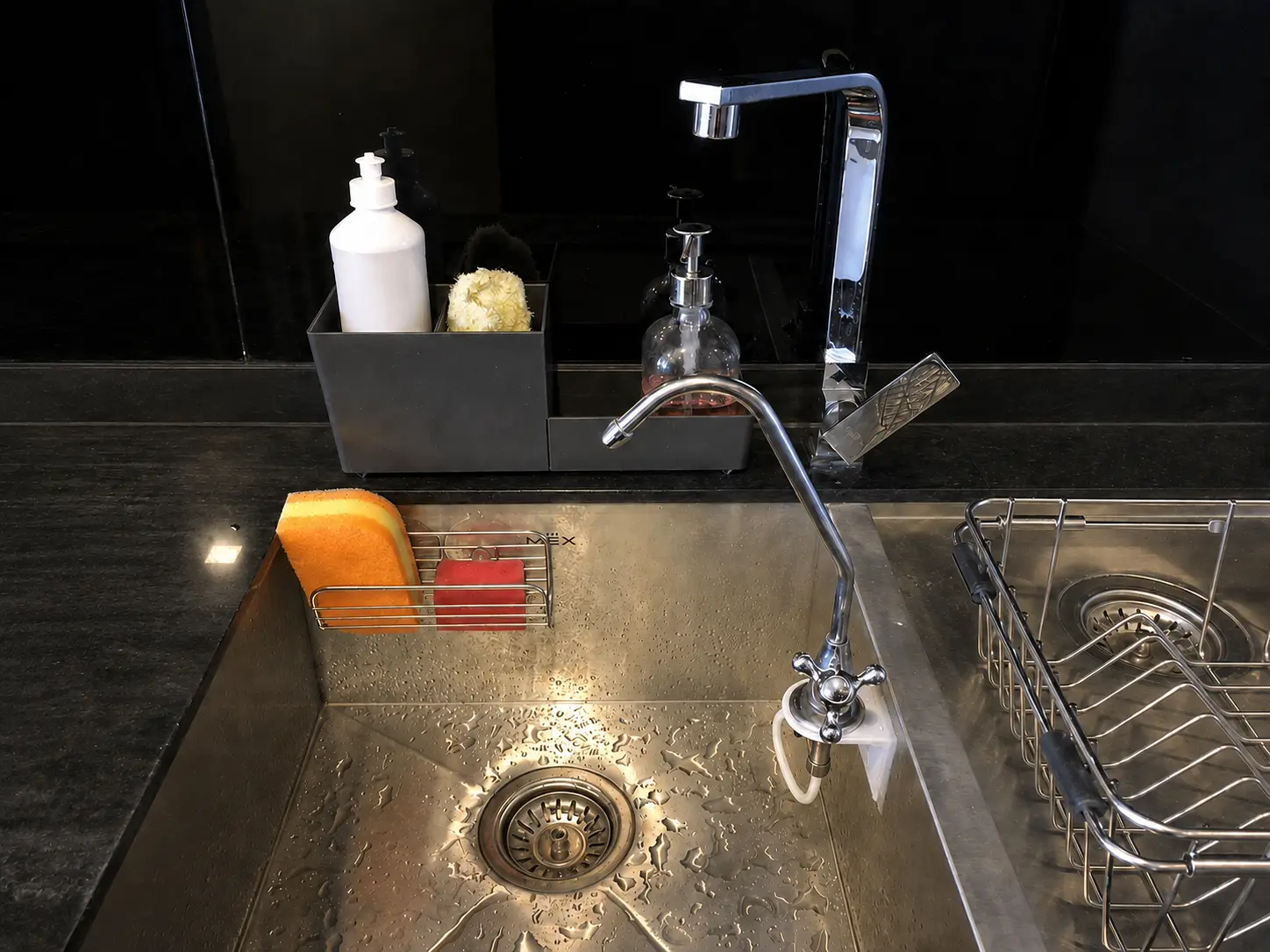 キッチンシンクに取り付けた浄水器専用蛇口